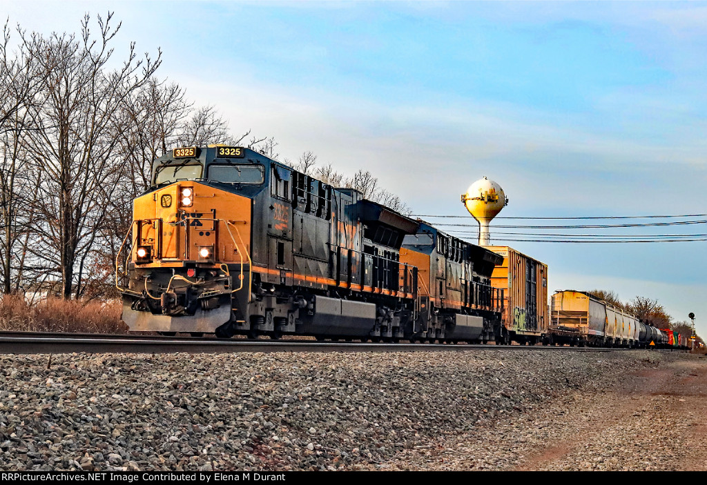 CSX 3325 on M-404